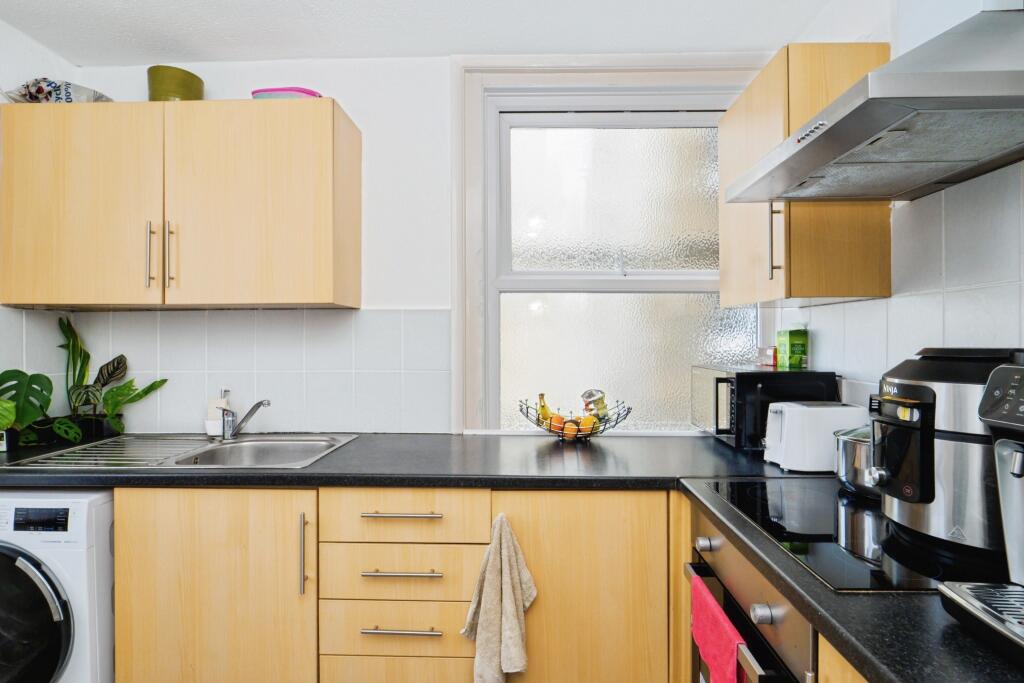 Apartment in Thanet, Cliftonville West, Cliftonville - More