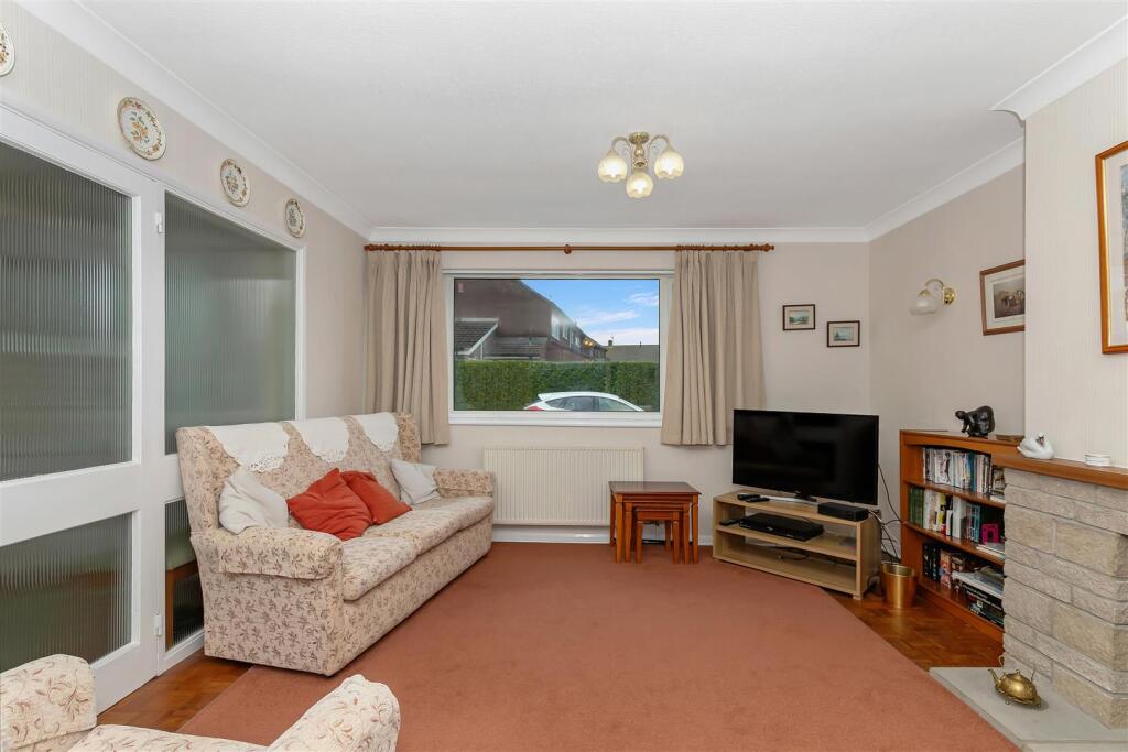 Heath Close, Winterbourne, Bristol photo 3