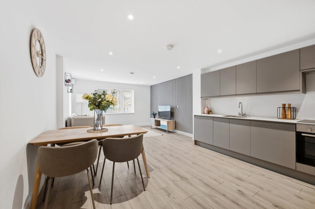 Ashley Road, Walton-on-Thames, KT12 - More