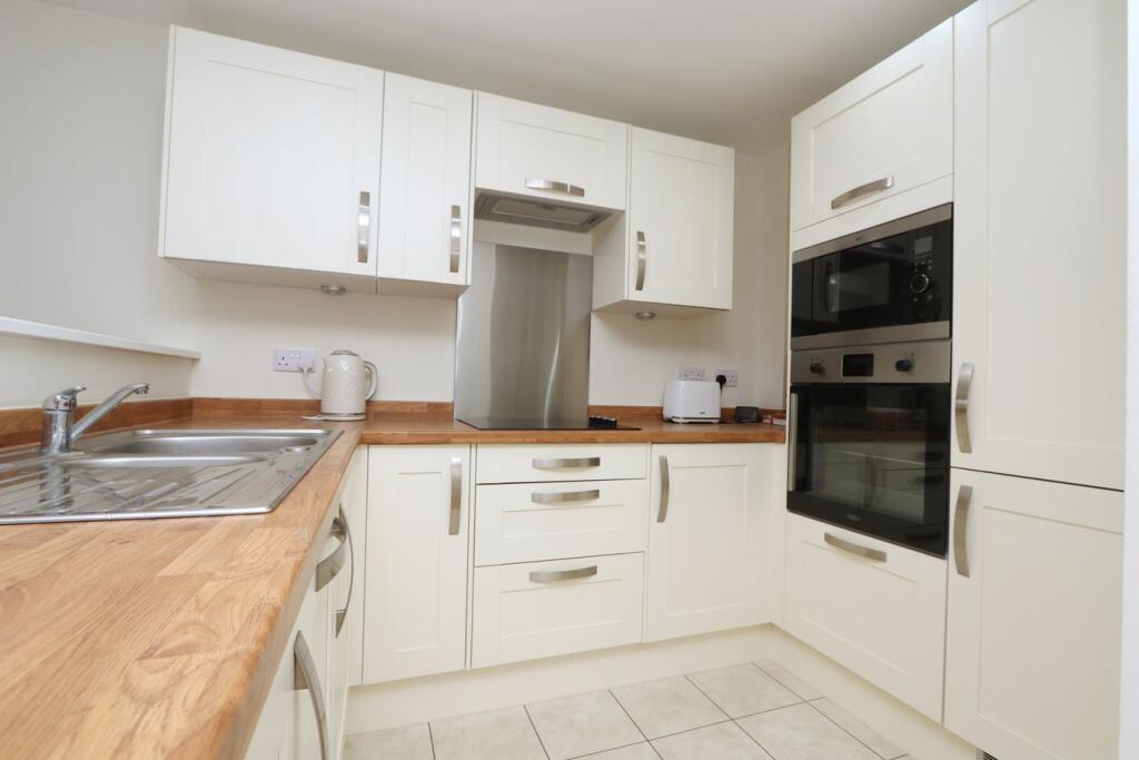 Apartment in Sefton, Liverpool City Region - View 5