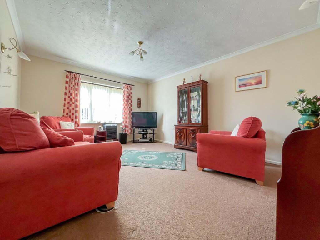 Kingshill Gardens, Nailsea, North Somerset, BS48 photo 2