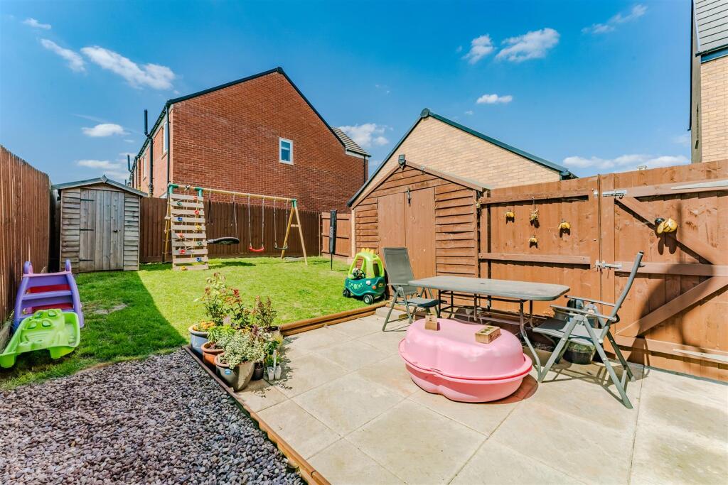House in Kettering, Hanwood Park - View 3