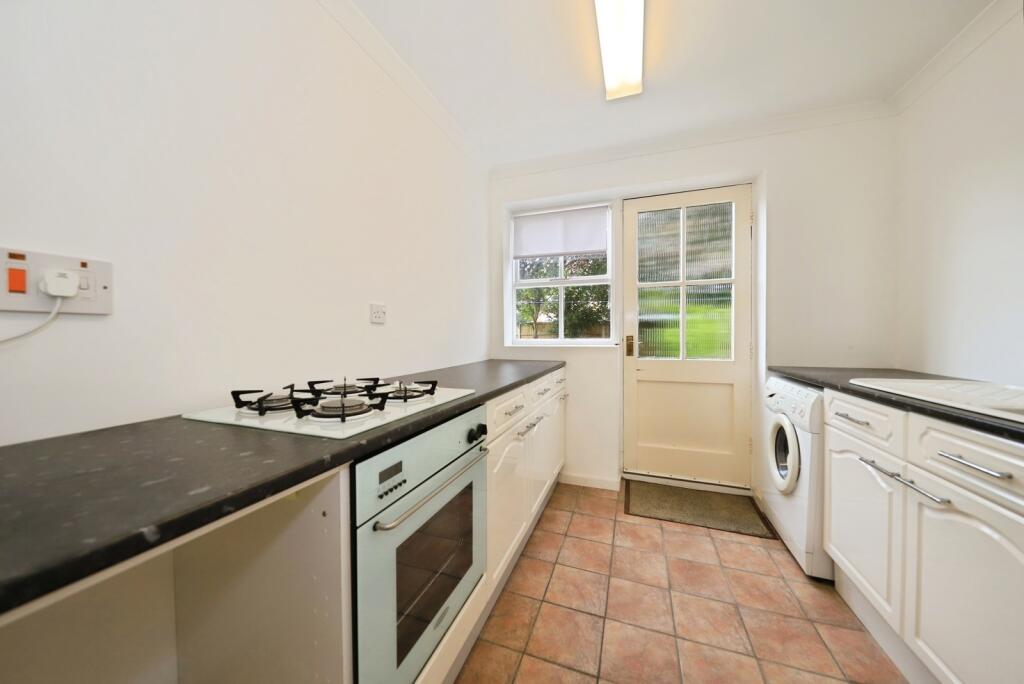 Gainsborough Drive, Perton Wolverhampton, Staffordshire, WV6 photo 3