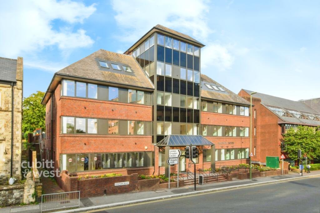Apartment in Redhill, Reffles Bridge, Earlswood - View 2