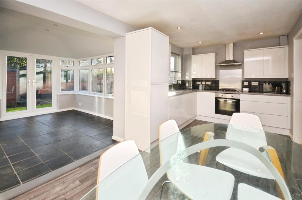 Shaw Close, Aylesbury, Buckinghamshire photo 3