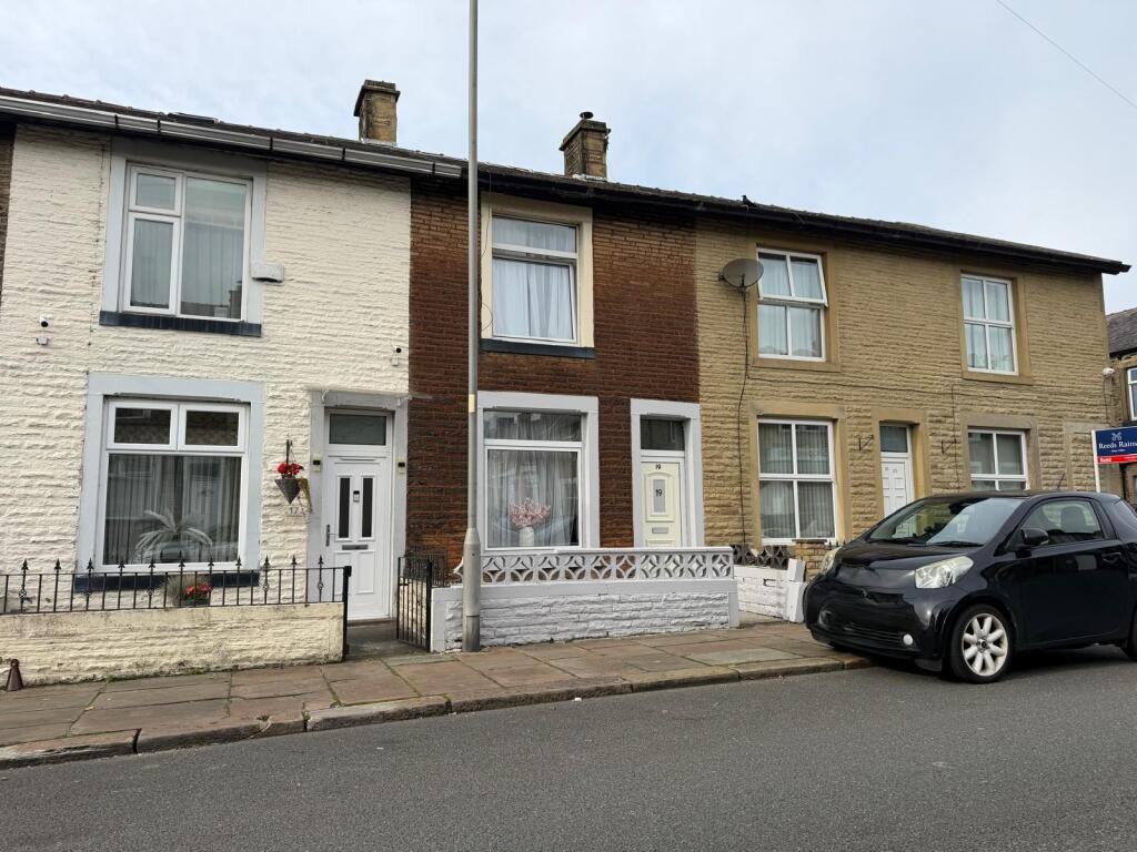 Studio terraced on 19 Glenfield Road, Nelson, Lancashire BB9 8AW, £58,000