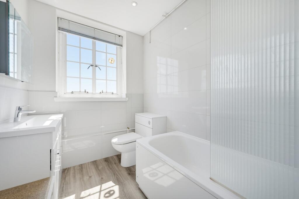 Apartment in London, Royal Borough of Kensington and Chelsea - More