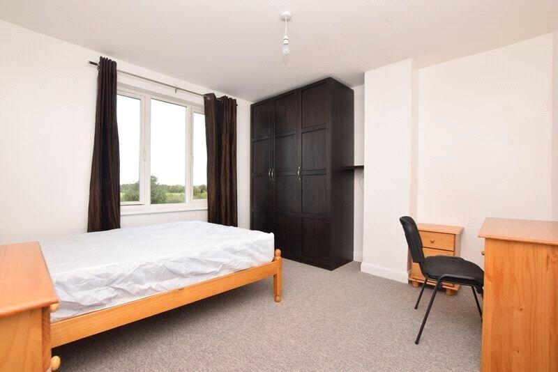 6 bedroom semi-detached house for rent
