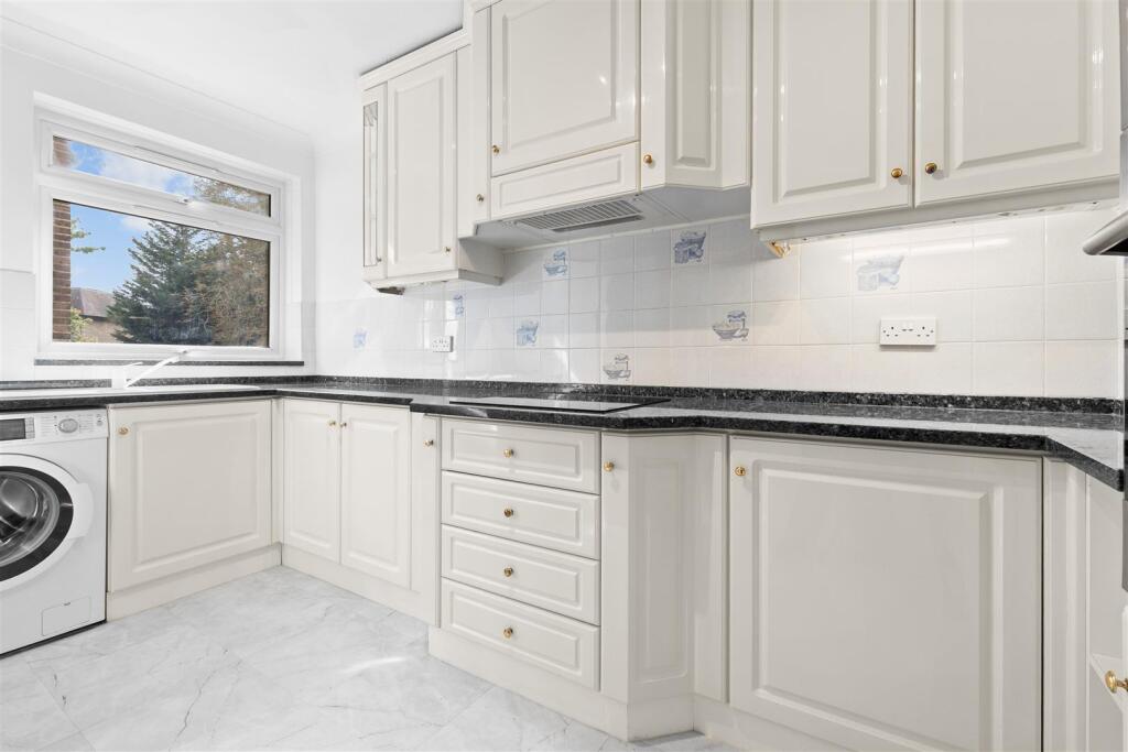 Apartment in London, Addiscombe - View 3