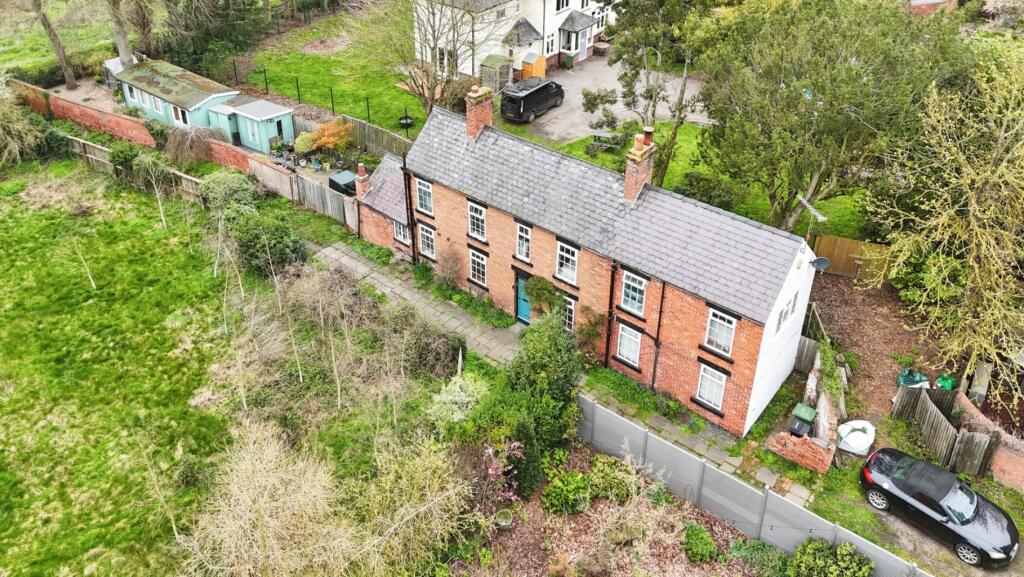 Main image of property: A beautiful cottage in Whitehouses - one of Retford's premier residential areas!