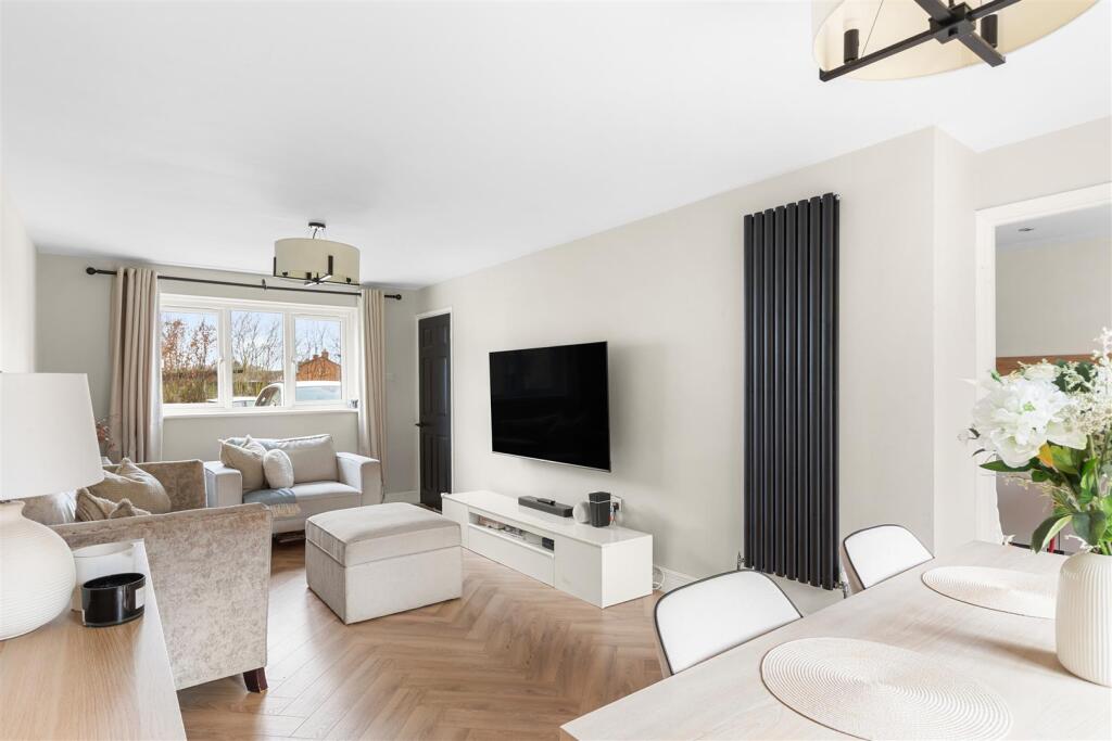 House in Harlow, Brays Grove - View 4
