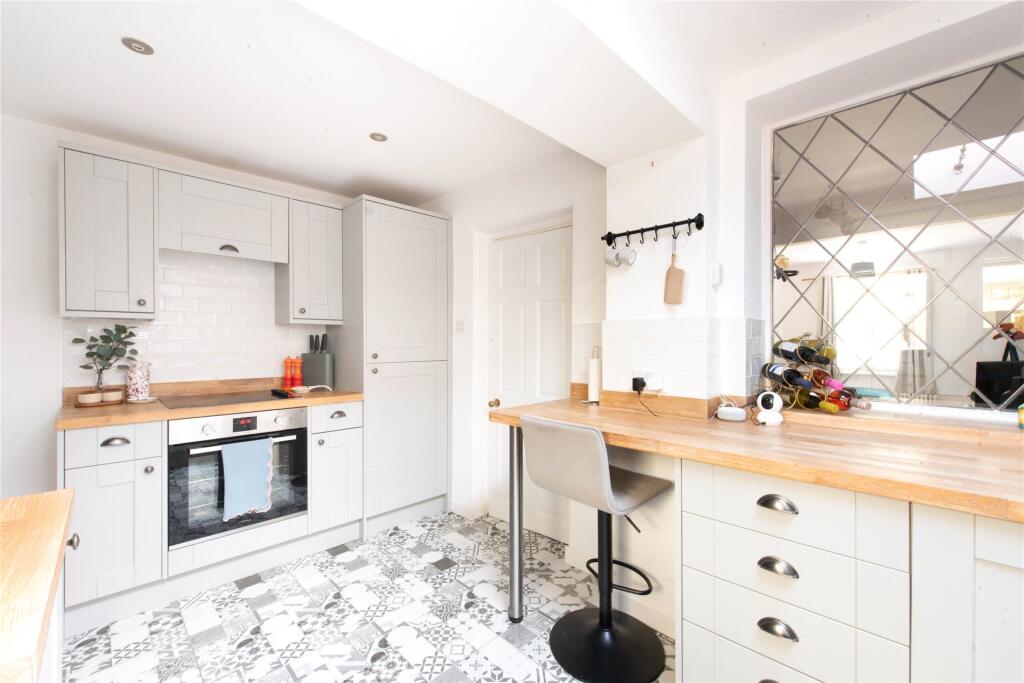 House in Newport Pagnell, Tickford End - More