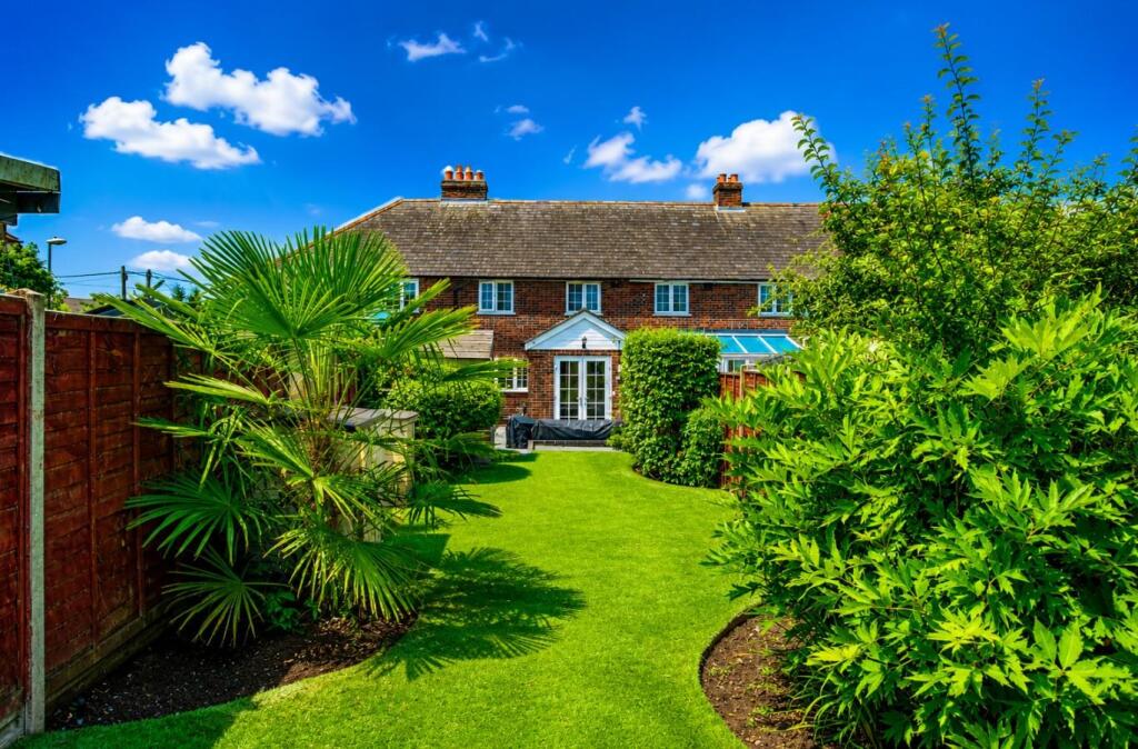 House in Basingstoke and Deane, Buckskin - View 3