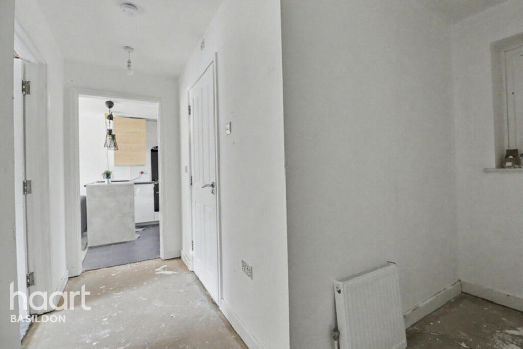 Apartment in Basildon, Essex - More