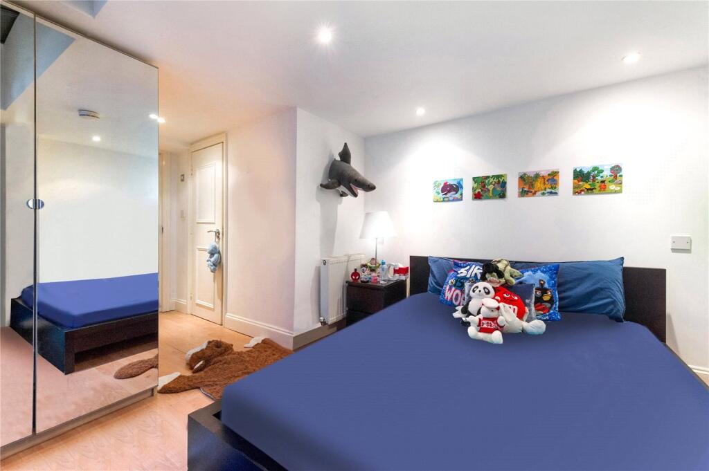 Apartment in London - View 5