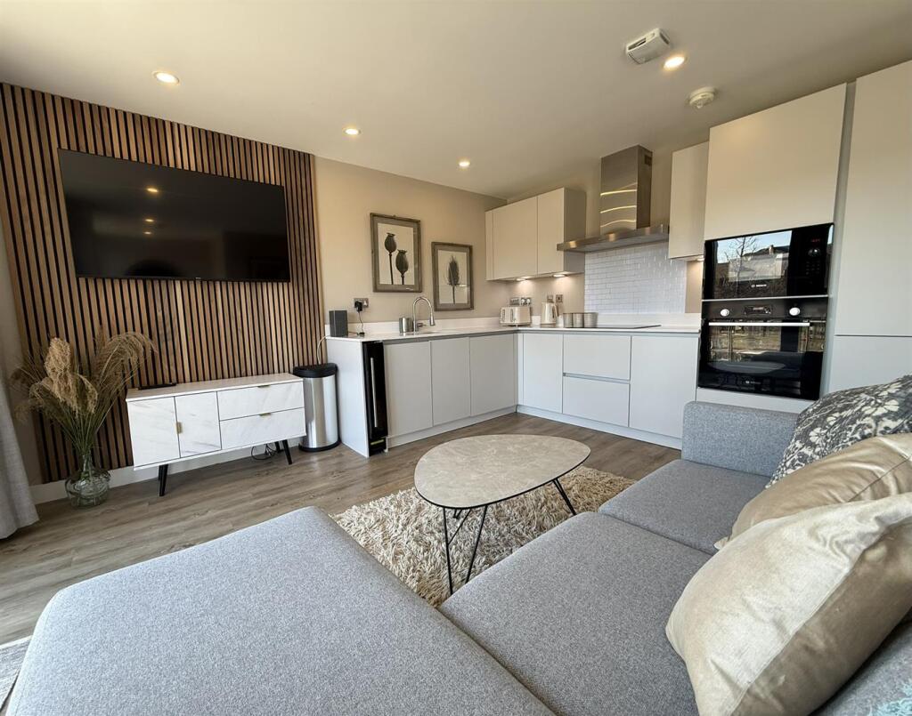 Main image of property: First Floor, The Glass House, Queens Dock Avenue, Hull