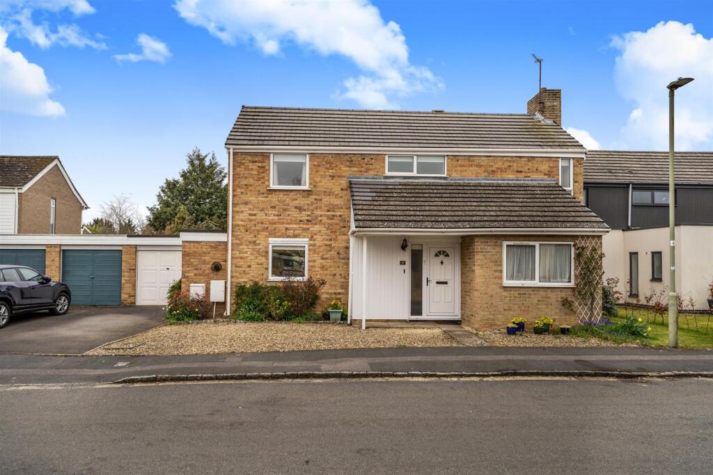 3-bed detached on Crecy Walk, Woodstock, £730,000