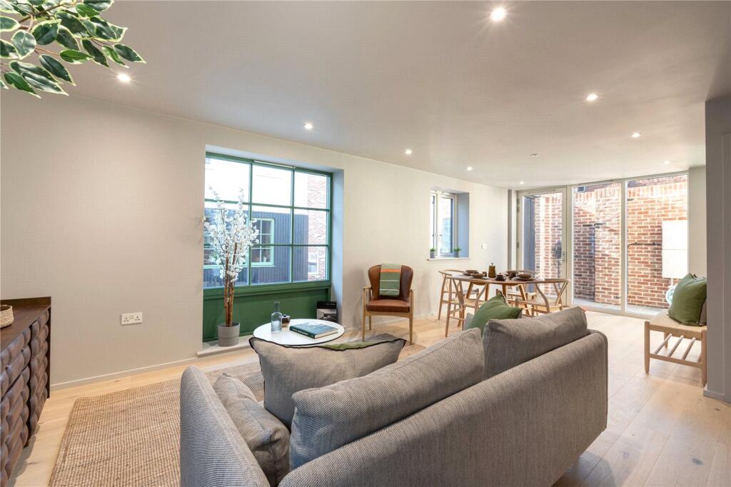 House in Waverley, Farnham - View 4