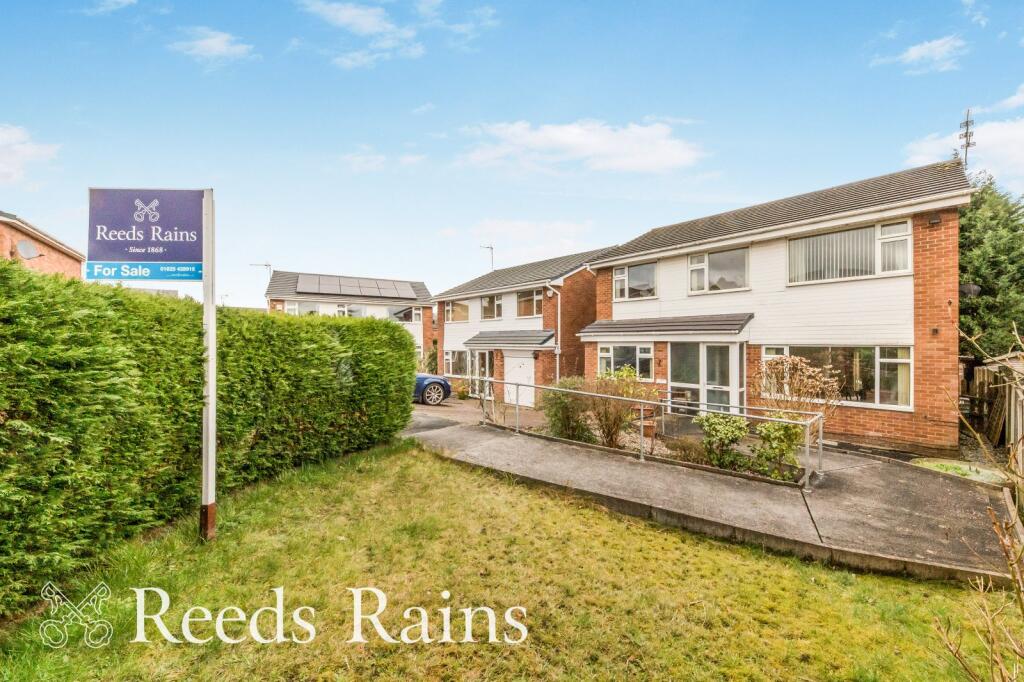 5-bed detached on Woodstock Close, Macclesfield, Cheshire, SK10, £450,000