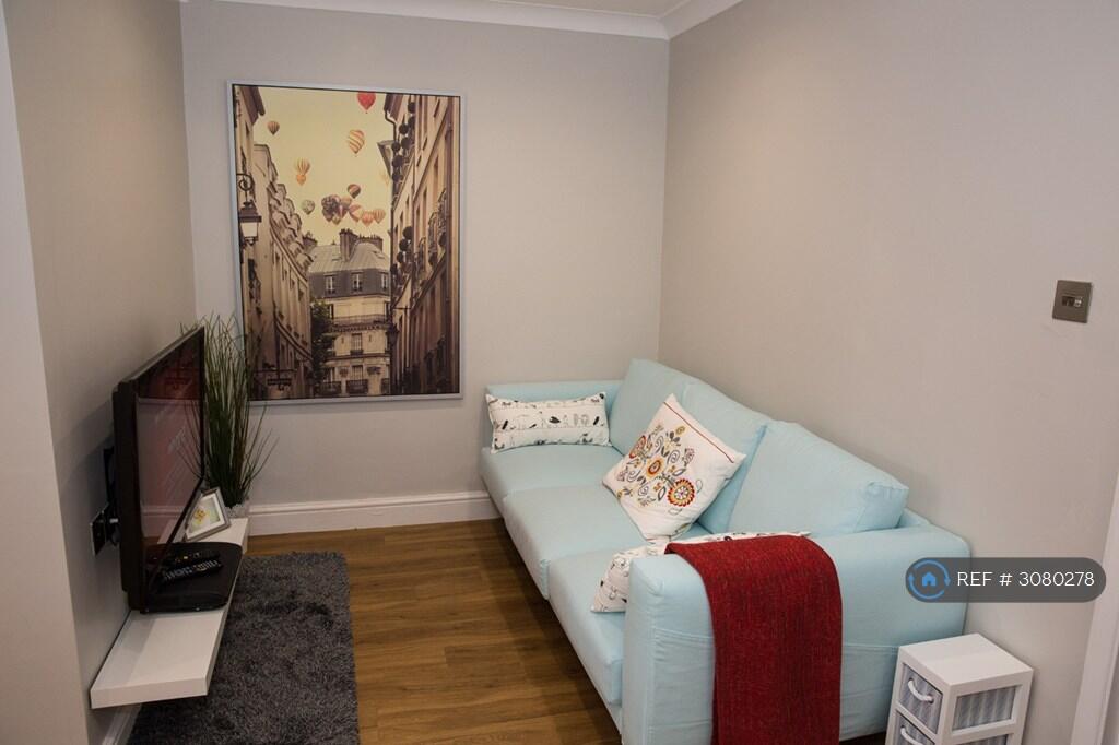 House in Twickenham - View 3