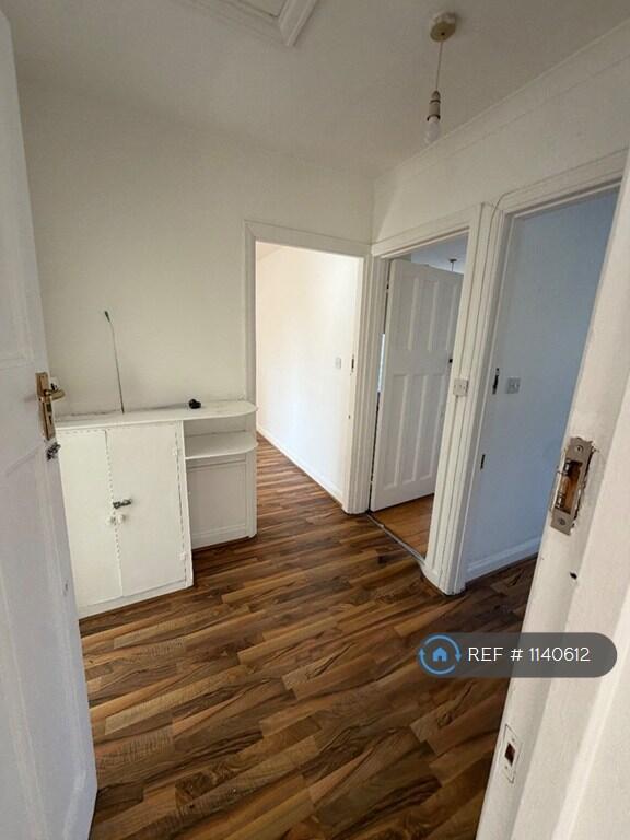 Apartment in Southall - More