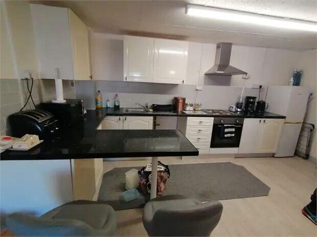 Apartment in Porth, Ynyshir - View 5