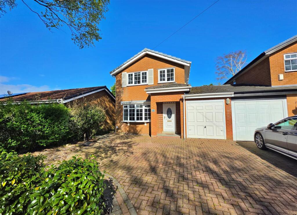 3-bed detached on Ash Road, Elswick, Preston, £260,000