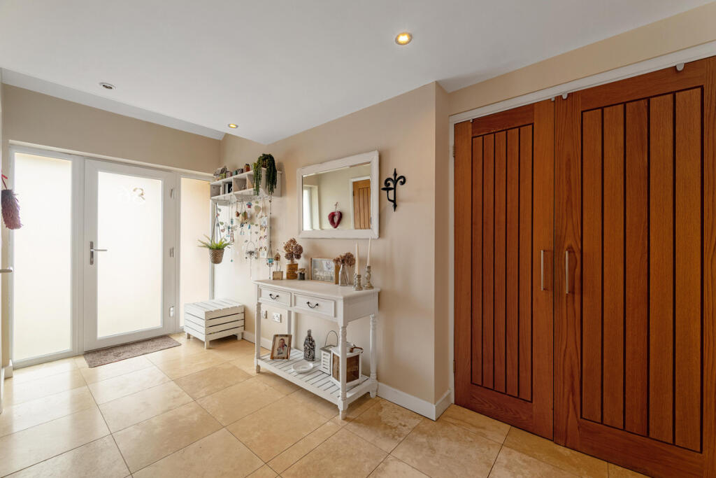 House in Rugby, Warwickshire - View 5