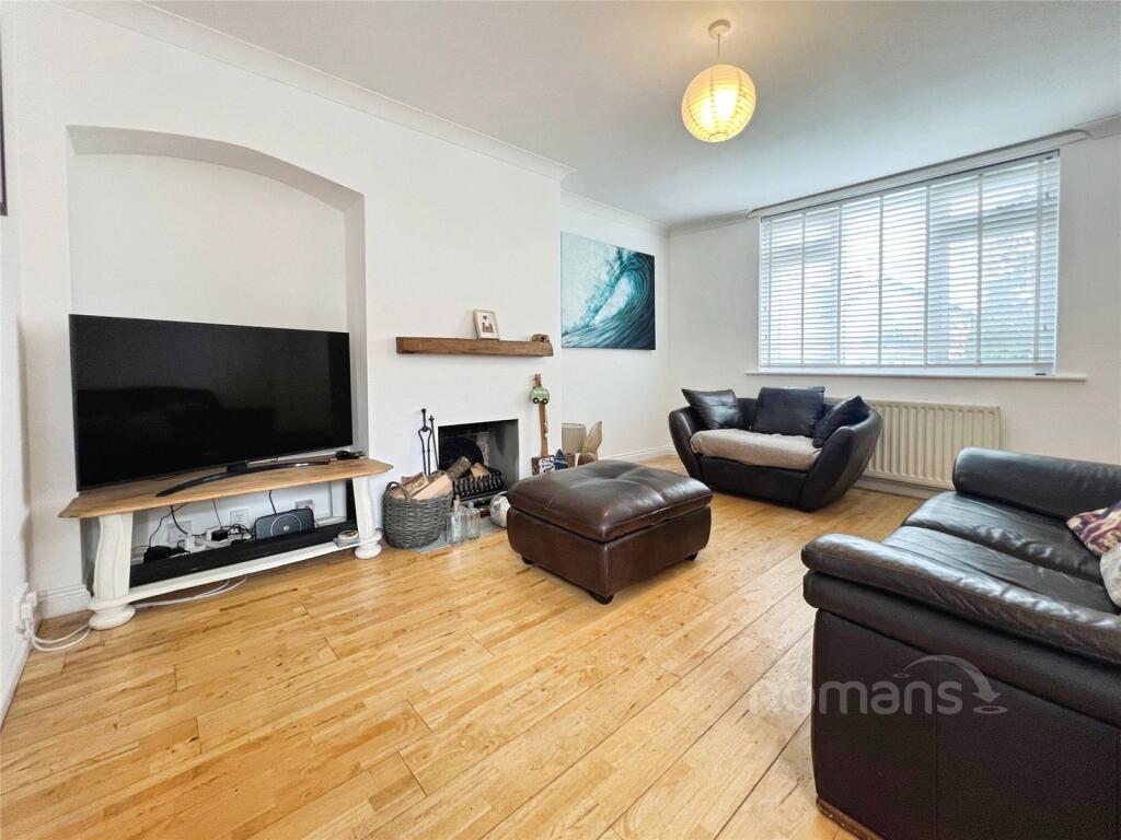 House in Rushmoor, North Town - View 6