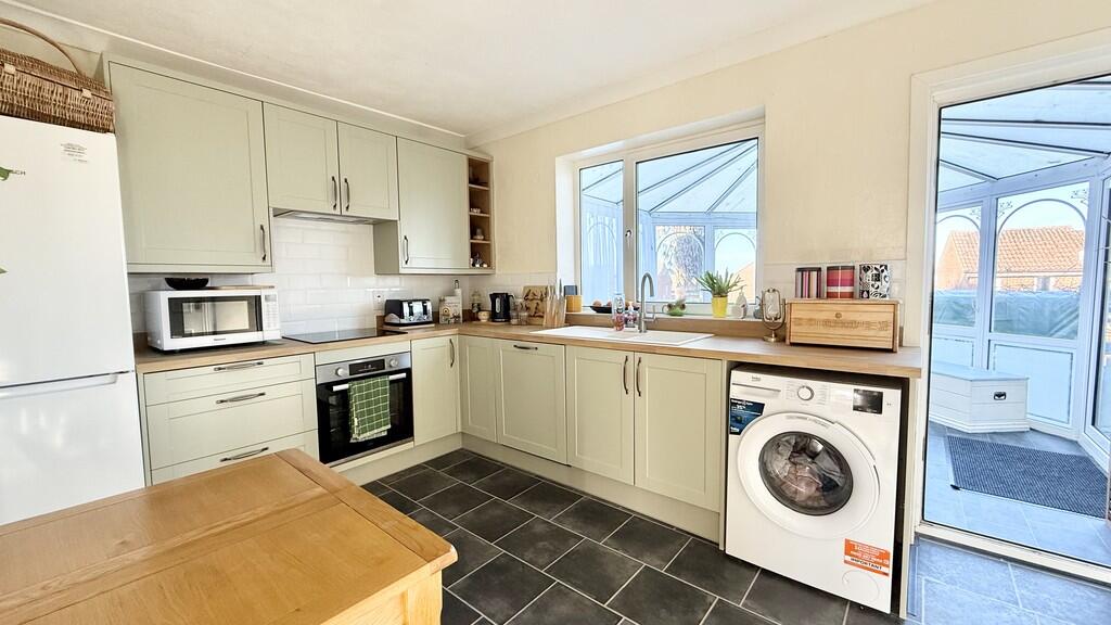 House in Westbury, Leigh Park - View 3
