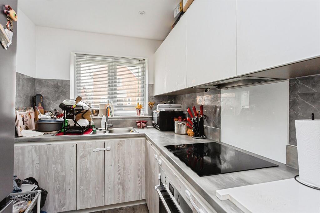 Pullman Avenue, Haywards Heath photo 4