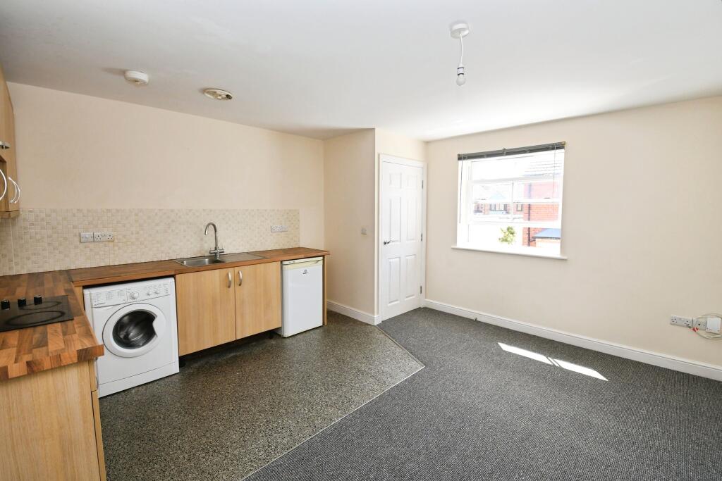 Apartment in Lincoln, Lincolnshire - View 5