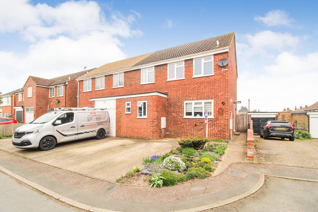 3-bed semi-detached on Hudson Close, Lidlington, MK43, £375,000