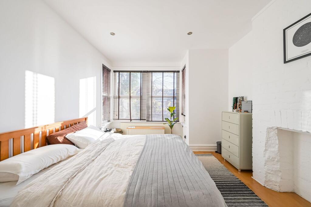 House in London, London Borough of Enfield - View 4