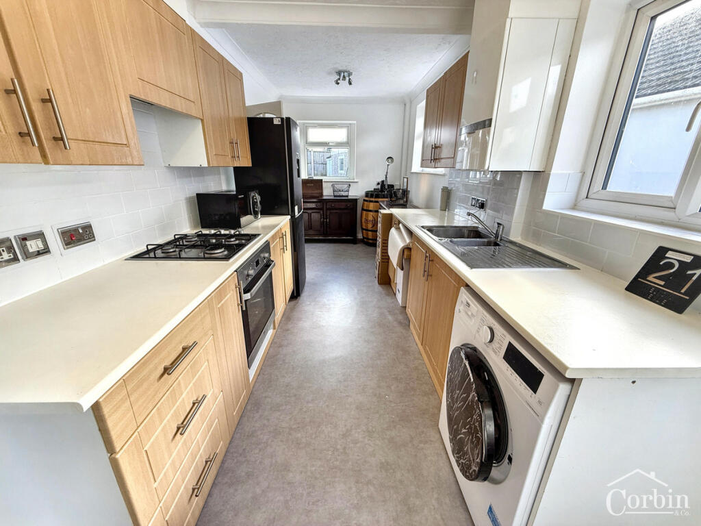 House in Bear Cross, Bearwood, Poole - View 4
