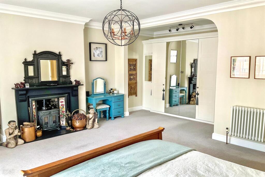 Park Avenue, Dover, Kent, CT16 - More