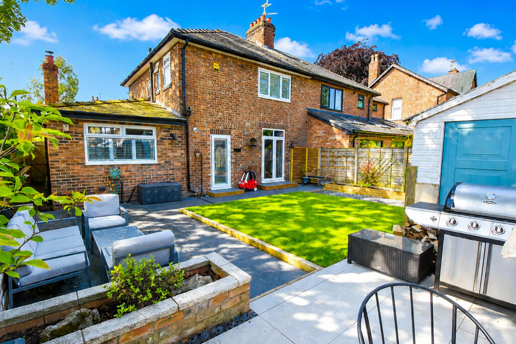 'Thornlea' Irlam Road, Flixton, M41 photo 4