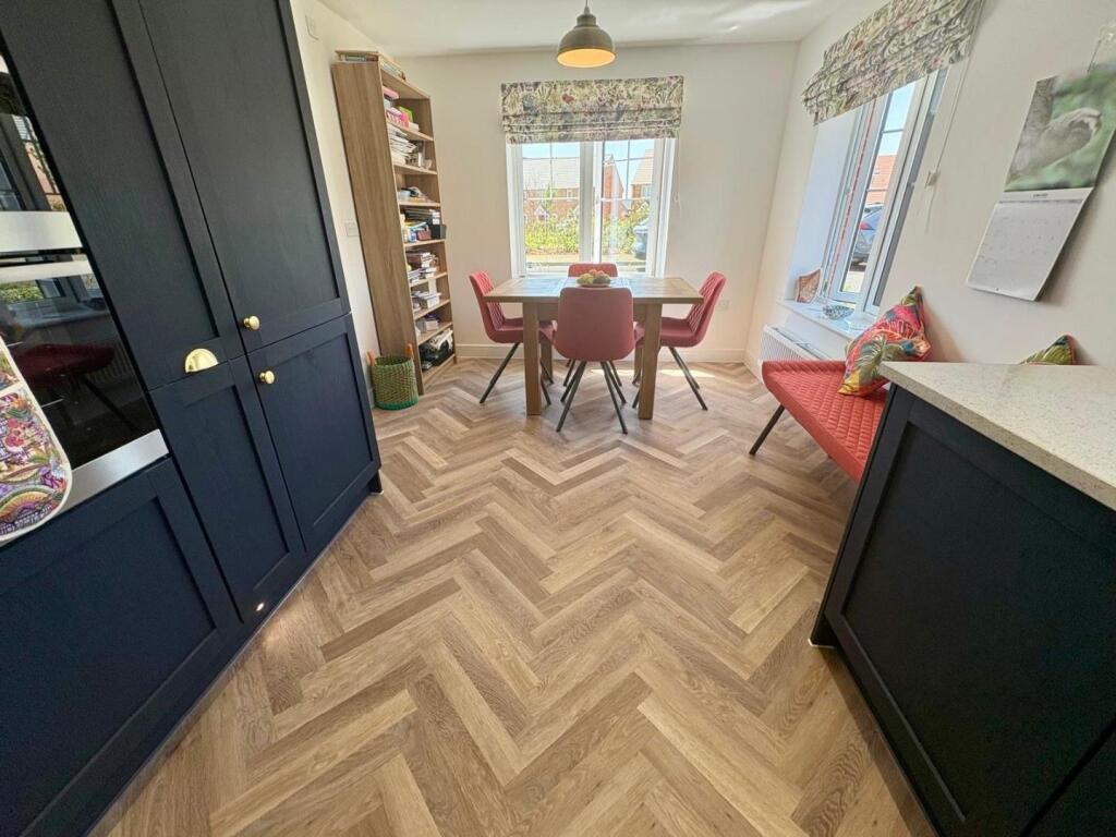 House in Northamptonshire NN6, Overstone - View 4