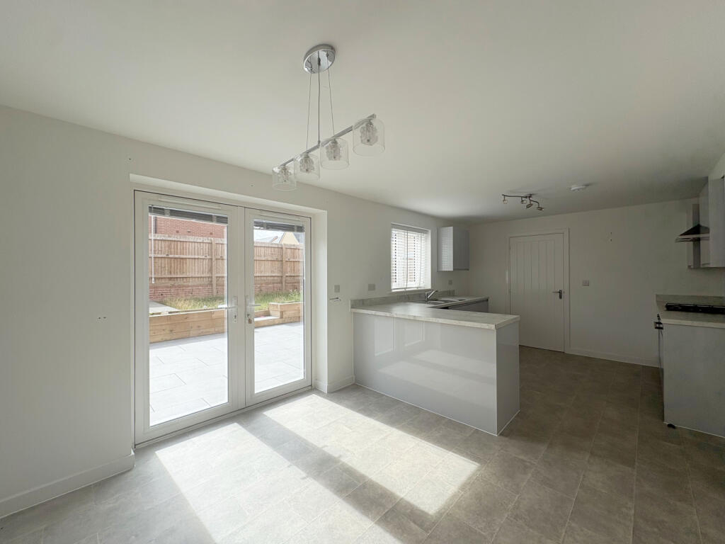 House in Gloucester - View 3
