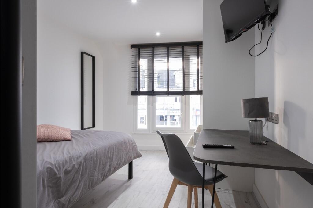 Main image of property: High Street, Lincoln, Lincolnshire, LN5