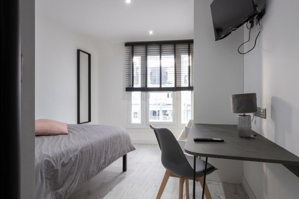 Main image of property: High Street, Lincoln, Lincolnshire, LN5