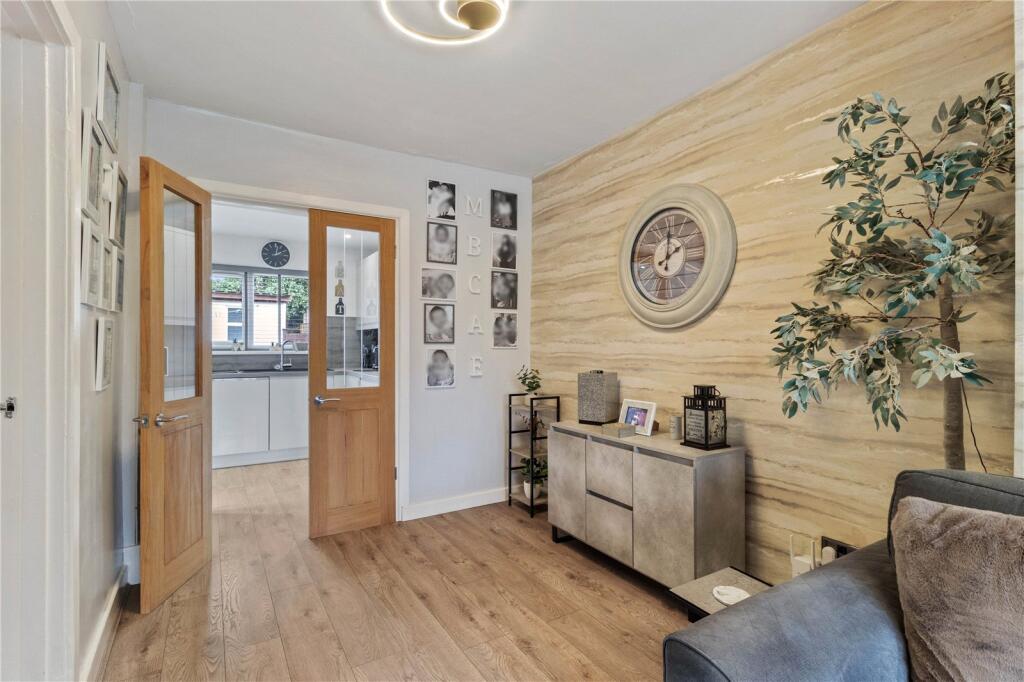 Longfield Avenue, Timperley, Altrincham, Greater Manchester, WA15 – další