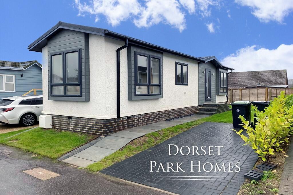 1-bed caravan on Gracelands Park, Lyndhurst Road, Christchurch, Dorset, £150,000