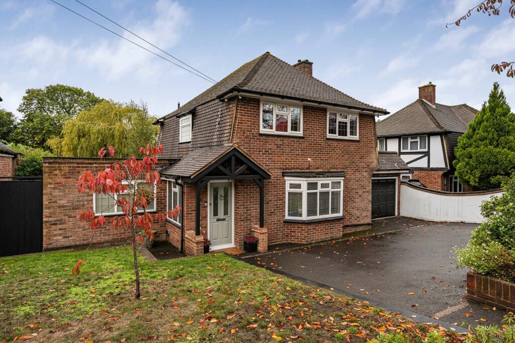 3-bed detached on Green Curve, Banstead, SM7, £995,000