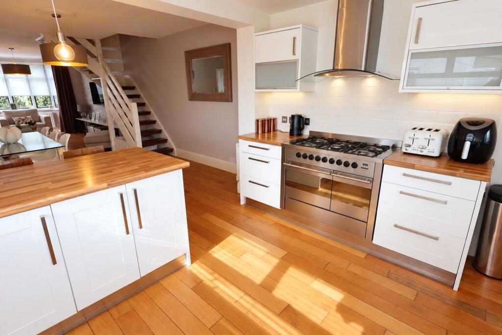 House in Orpington, Poverest, St Mary Cray - View 5