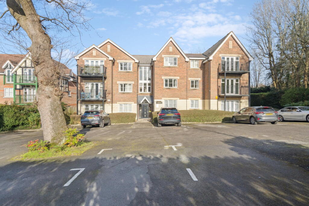 Main image of property: High Oaks, 33 Eastbury Avenue, Northwood
