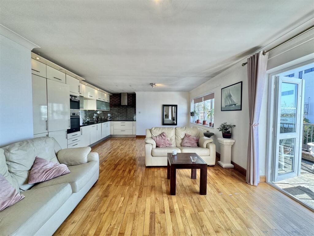 Belvedere Road, Burnham-on-Crouch photo 3