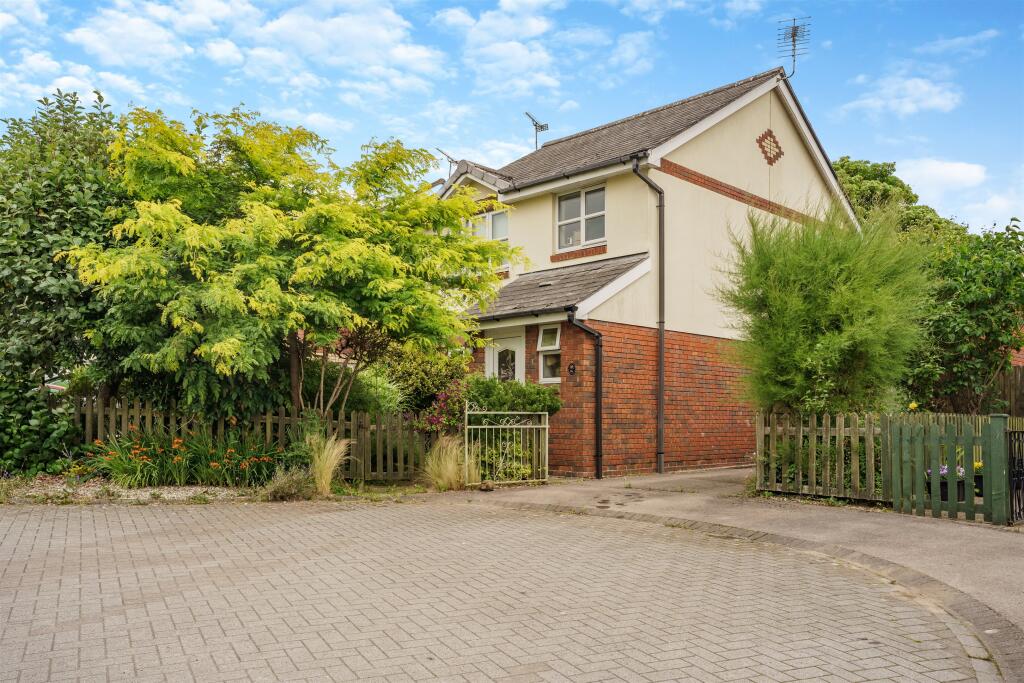 3-bed detached on Crown Meadow, Coalway, Coleford, £280,000