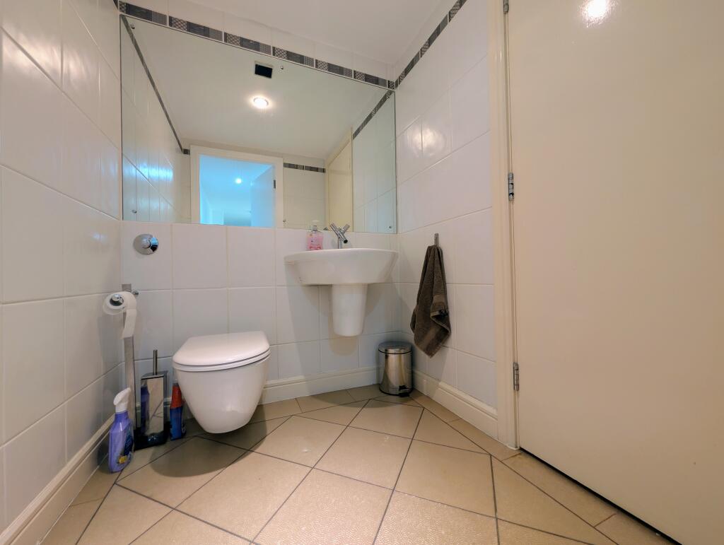 2 bedroom penthouse for rent