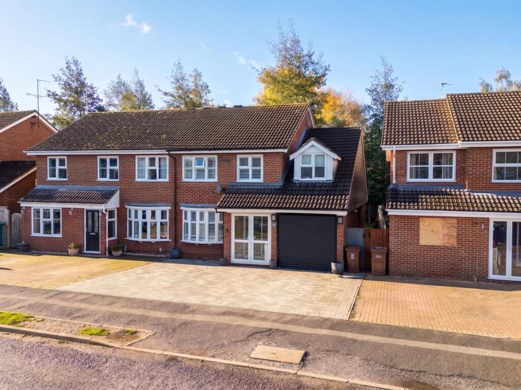 4-bed semi-detached on Dalesford Road, Aylesbury, HP21, £500,000